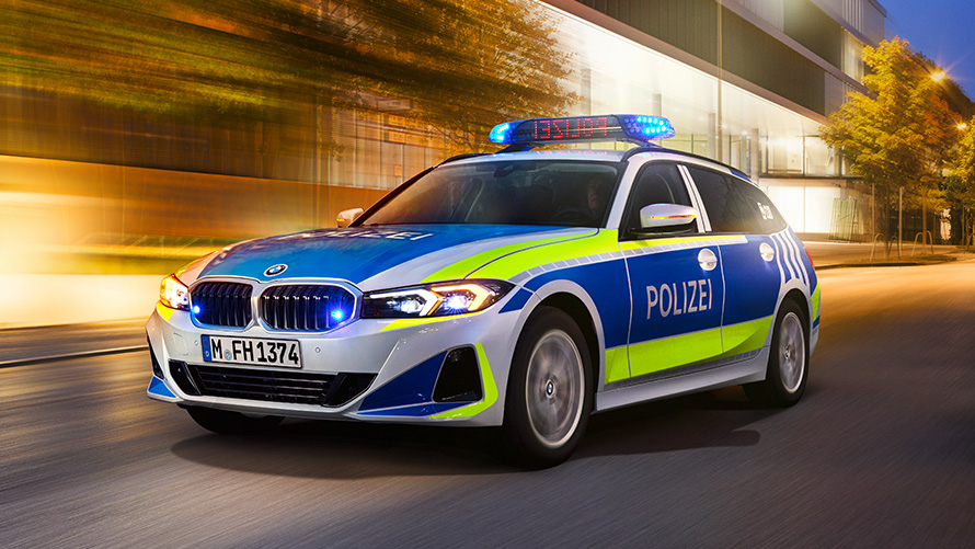 BMW serije 3 Touring vatrogasno vozilo BMW serije 3 Touring vatrogasno vozilo 1/3 pogled sprijeda u vožnji