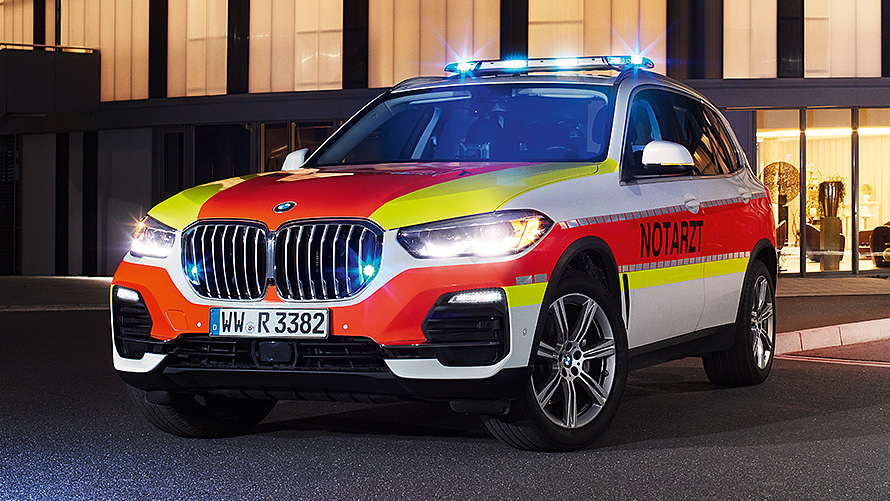 BMW X5 G05 vozilo hitne pomoći BMW X5 G05 vozilo hitne pomoći 1/3 pogled sprijeda parkiran