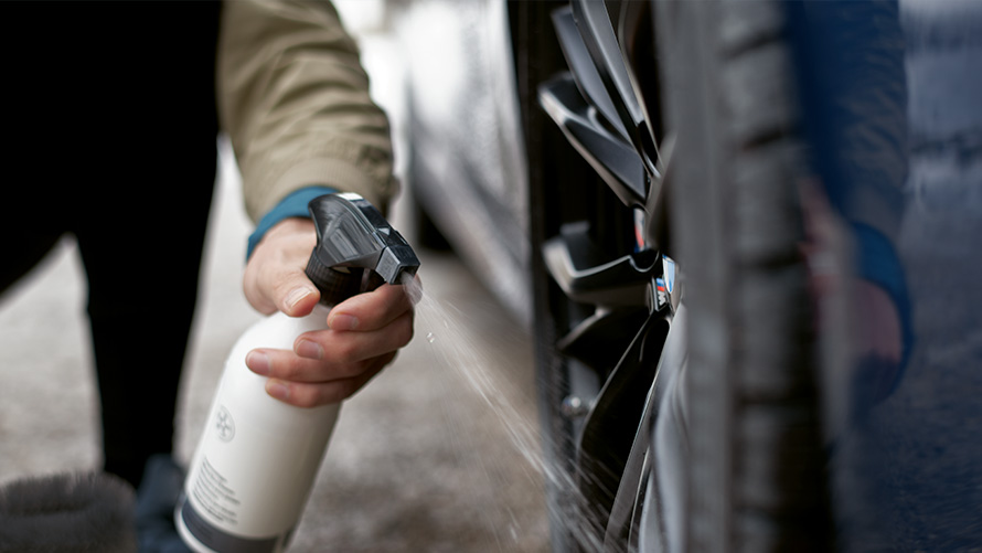 BMW sredstvo za čišćenje naplataka BMW dodaci jesen zima BMW sredstvo za čišćenje naplataka