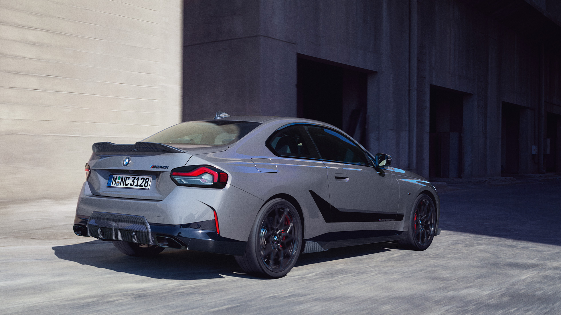BMW serije 2 Coupé G42 tročetvrtinski pogled straga BMW M Performance dijelovi BMW serije 2 Coupé G42 tročetvrtinski pogled straga