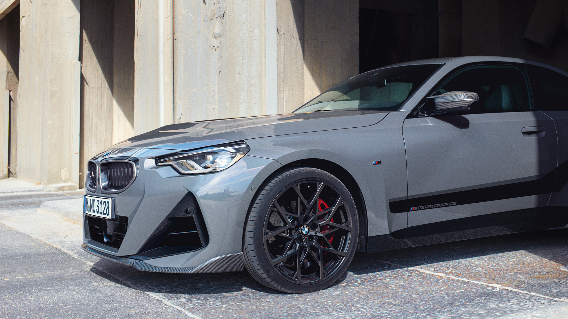 BMW serije 2 Coupé G42 tročetvrtinski pogled s boka izbliza BMW M Performance dijelovi BMW serije 2 Coupé G42 tročetvrtinski pogled s boka izbliza