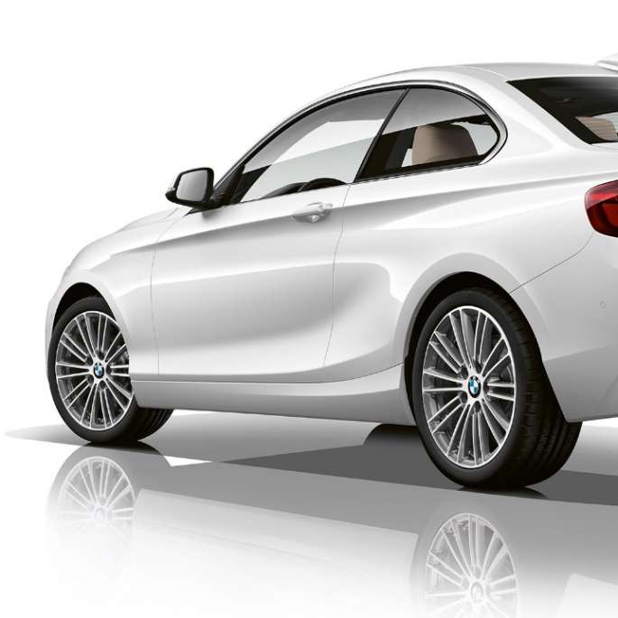 BMW serije 2 Coupé, tročetvrtinski stražnji prikaz Modela Luxury Line BMW serije 2 Coupé, tročetvrtinski stražnji prikaz Modela Luxury Line