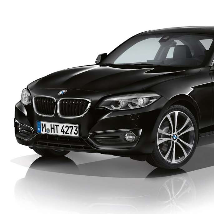 BMW serije 2 Coupé, tročetvrtinski prednji prikaz Modela Sport Line BMW serije 2 Coupé, tročetvrtinski prednji prikaz Modela Sport Line