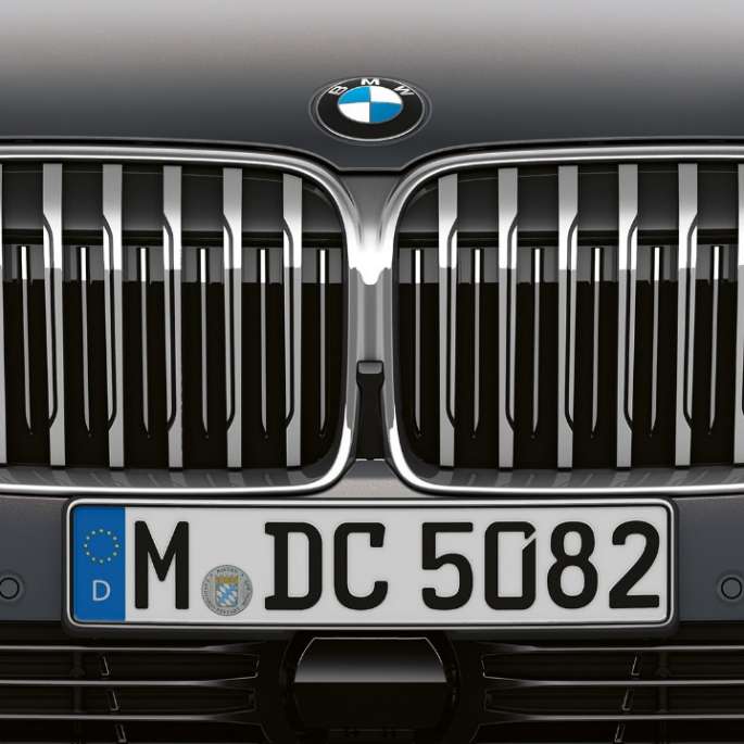 BMW serije 7 Limuzina s opcijom Exterior Design Pure Excellence, ručica prijenosa BMW serije 7 Limuzina s opcijom Exterior Design Pure Excellence: detaljan prikaz BMW maske