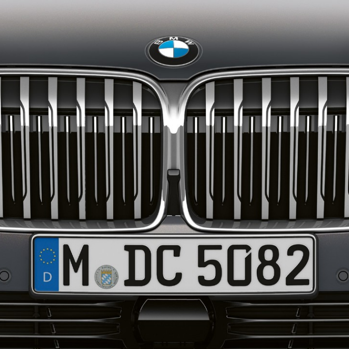 BMW serije 7 Limuzina s opcijom Exterior Design Pure Excellence, ručica prijenosa BMW serije 7 Limuzina s opcijom Exterior Design Pure Excellence: detaljan prikaz BMW maske