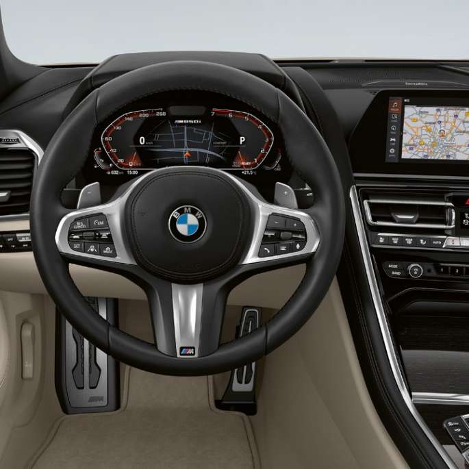 BMW M850i xDrive, Dravit Grey metalik, kokpit s M kožnim upravljačem. BMW M850i xDrive, Dravit Grey metalik, kokpit s M kožnim upravljačem.
