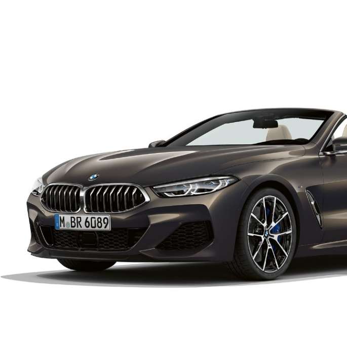 BMW M850i xDrive, Dravit Grey metalik, tročetvrtinski prikaz prednjeg kraja. BMW M850i xDrive, Dravit Grey metalik, tročetvrtinski prikaz prednjeg kraja.