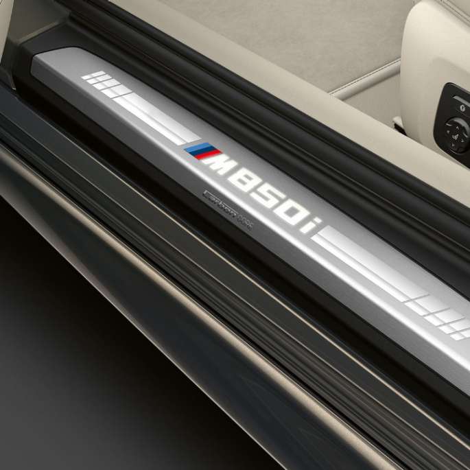 BMW M850i xDrive, Dravit Grey metalik, ulazni pragovi BMW M850i xDrive, Dravit Grey metalik, ulazni pragovi