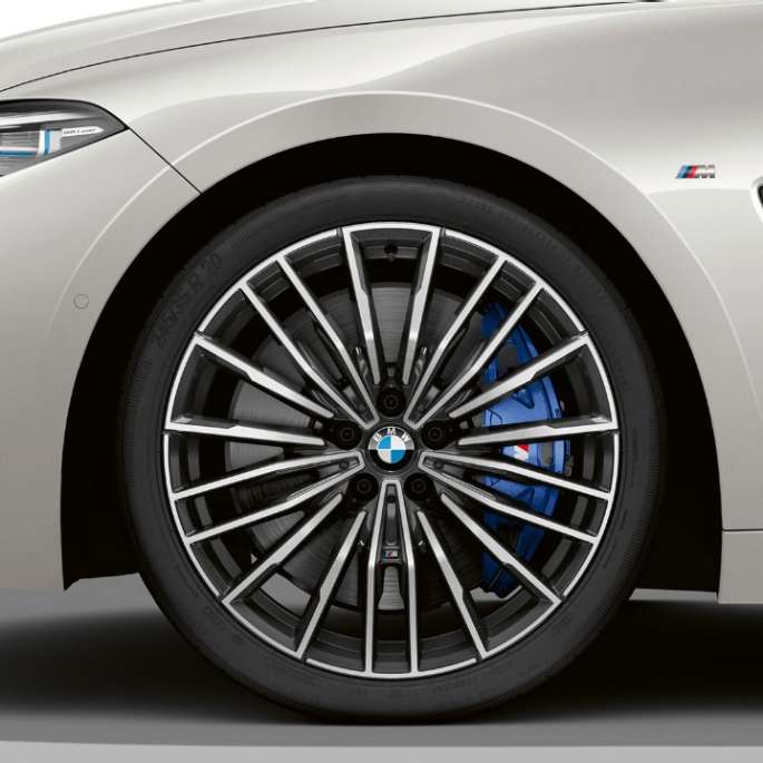 BMW M850i xDrive, Mineral White metalik, 20" lakometalni kotači multi-spoke 729 M. BMW M850i xDrive, Mineral White metalik, 20" lakometalni kotači Multi-Spoke 729 M.